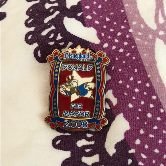 Donald For Mayor 2008 LE 1000 Disney Pin - Picture 1 of 2